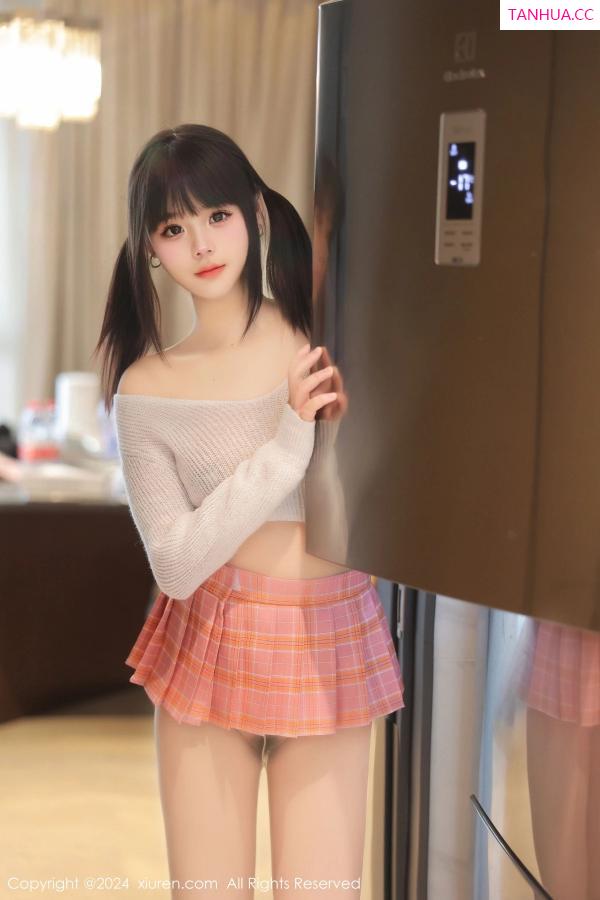   [XiuRen]高清写真图 2024.04.17 No.8404 徐若兮 新人美腿第15张图片